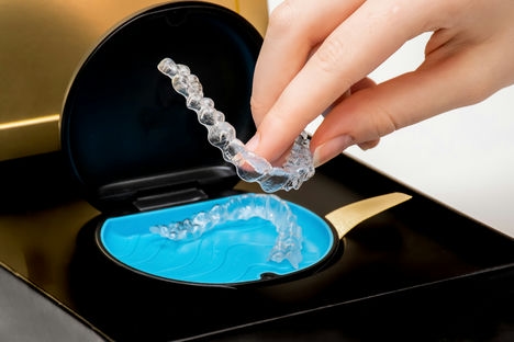 transparent aligners in a box invisible braces c 2023 11 27 05 32 57 utc c